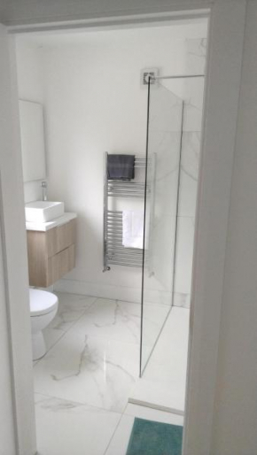 Enfield 5 Bedroom - Sleeps 6